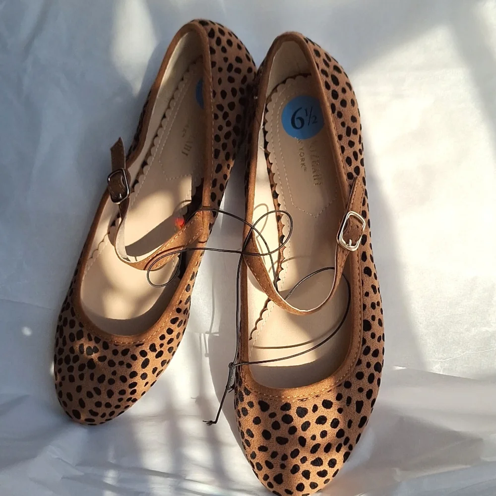 Isaac Mizrahi Flats - Picture 2 of 12